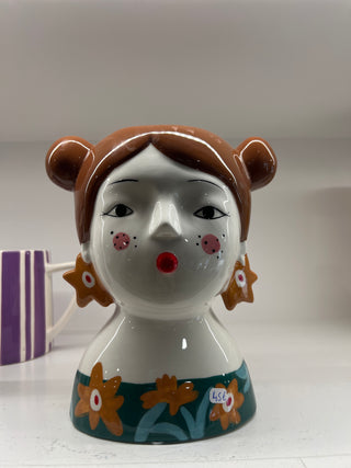 Vase brunette